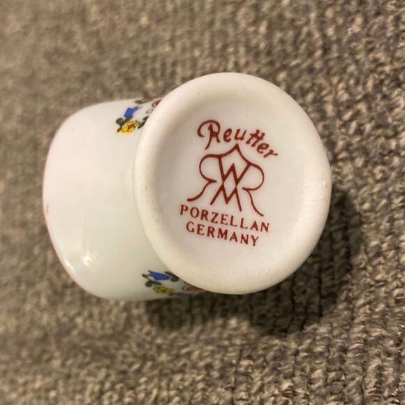 Reutter Porcelain Dollhouse Miniature Germany White Basket W/Handle Heart Floral - Picture 7 of 8